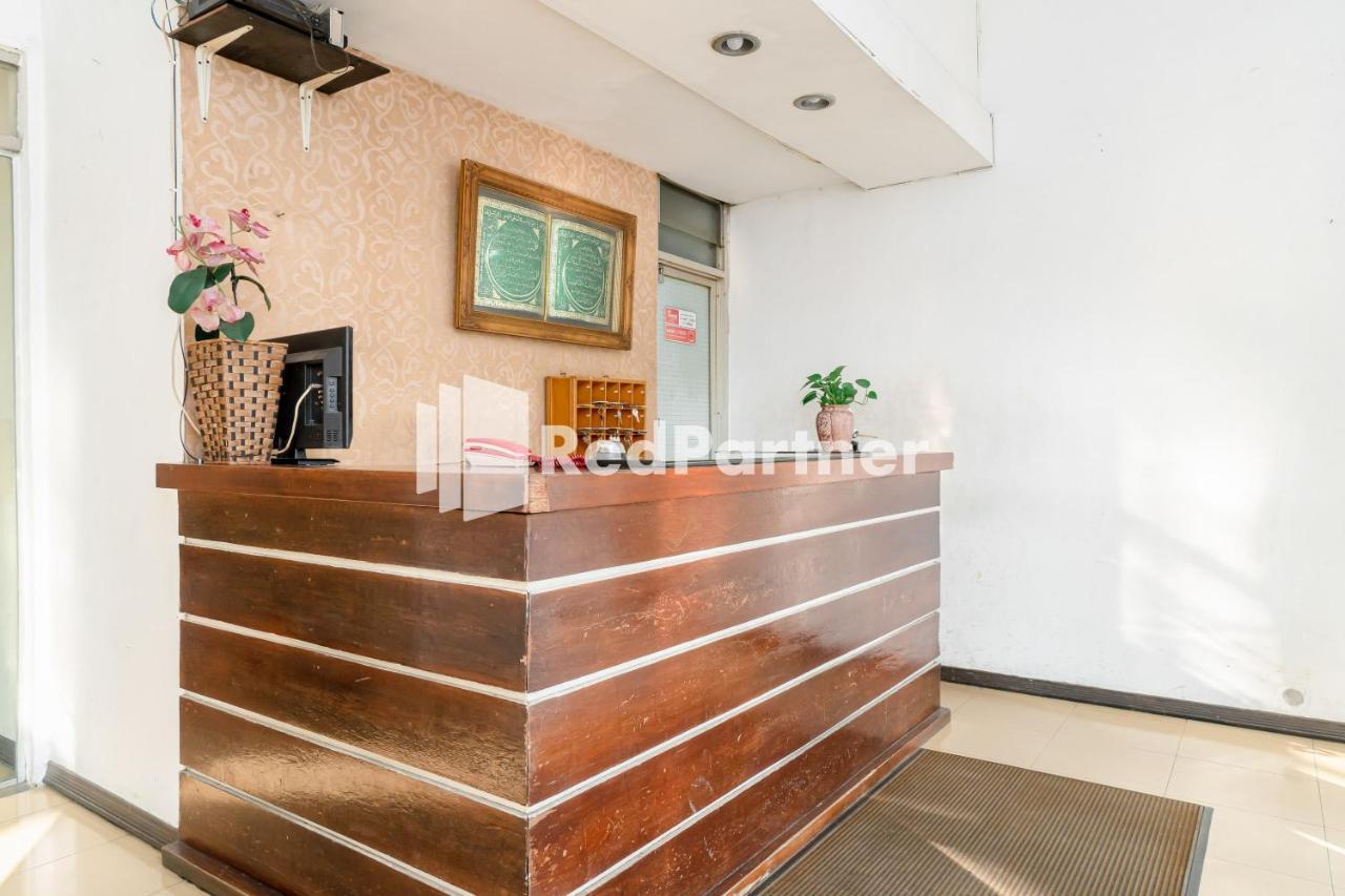 Cherry Pink Hotel Medan Mitra Reddoorz 外观 照片