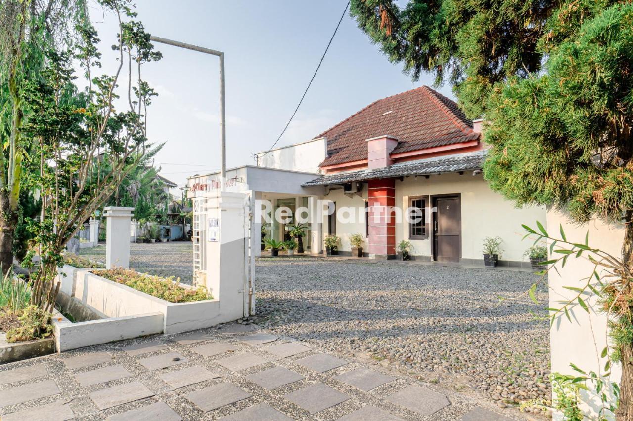 Cherry Pink Hotel Medan Mitra Reddoorz 外观 照片
